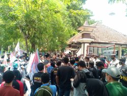 Demo LSM Tidak Ditemui Bupati Baddrut Tamam