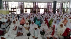 Ribuan Warga Muslimat NU Pamekasan Gelar Doa Akhir Tahun dan Haul Gus Dur ke-12