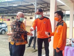 Sambut Kedatangan Bupati, Kantor Disporapar Pamekasan Disemprot Disinfektan