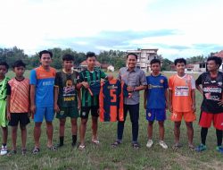Ultah Pertama, Media Pamekasan Channel Berikan Jersey untuk Binaul FC