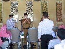 Bupati Pamekasan Berikan Insentif Bulanan Khusus Guru Honorer dan Penjaga Sekolah