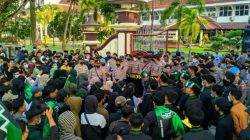 Ratusan Kader HMI Pamekasan Demo Penolakan Tiga Periode Presiden Jokowi