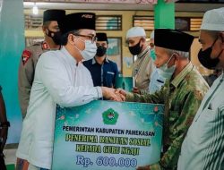 Bohong, Bupati Pamekasan Baddrut Tamam Berikan Insentif Guru Ngaji Rp. 600 ribu