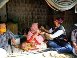 Peduli Lansia, Bupati Pamekasan Baddrut Tamam Berikan Makan Gratis Dua kali Sehari