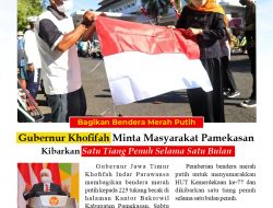 Gubernur Khofifah Bagikan Ratusan Bendera Merah Putih di Pamekasan