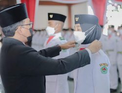 Bupati Pamekasan Baddrut Tamam Kukuhkan 74 Paskibraka