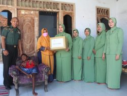 Persit Kodim 0826 Pamekasan Sambangi Keluarga Prajurit yang Sakit