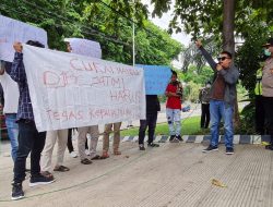Demo Jilid Dua, Aktivis Tambah 25 Bukti Rokok Bodong Produksi di Madura