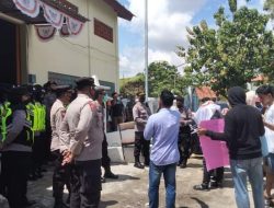 Puluhan Mahasiswa Geruduk Kantor KPU Pamekasan