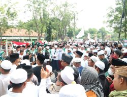 Aksi Bela Al-Qur’an, Ratusan Masyarakat dan Ulama Demo DPRD Pamekasan