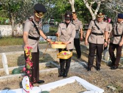 Sambut Hari Bhayangkara Ke-77, Personil Polres Pamekasan Ziarah Ke Taman Makam Pahlawan