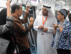 Presiden Jokowi Ajak Para Dubes Naik MRT