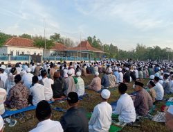 Ribuan Warga Gelar Sholat Istisqa di Lapangan Garuda Pamekasan