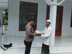 Sambut Ramadan, Polres Pamekasan bagikan Al-Qur’an