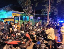 Razia Balap liar, Polisi Giring Puluhan Motor dan Pengendaranya Dengan Berjalan Kaki Ke Polres Pamekasan