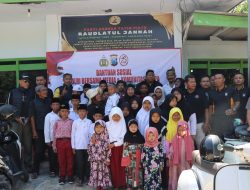 Kompak, Jurnalis dan Polisi di Pamekasan Santuni Anak Yatim Piatu