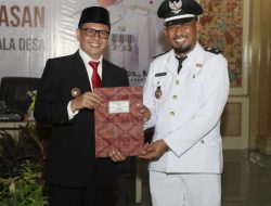 Kades Jalmak Abdillah Setiawan Terima SK Perpanjangan Jabatan dari PJ Bupati Pamekasan