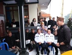 Menteri AHY Serahkan Sertipikat Tanah Elektronik untuk Masyarakat di Kawasan Taman Nasional Bromo