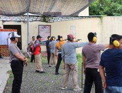 Personil Polres Pamekasan Gelar Latihan Menembak