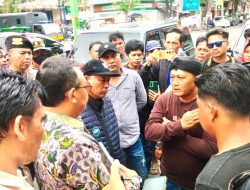 Mencekam! Begini Kronologisnya Bentrok PKL dengan Satpol-PP di Arek Lancor Pamekasan