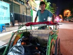 Cerita Pak Tahir Memulung Sampah Pakai Becak di Pamekasan