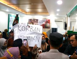 Tak Jelas Soal Ganti Rugi, Ramai-ramai Korban Hozizah Terobos Pegadaian Pamekasan 