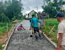 Perbaikan Jalan di Palengaan Laok Diatensi Anggota DPRD Pamekasan Fraksi Demokrat