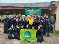 Didampingi Langsung Ketua Yayasan, Ikatan Mahasiswa Alumni Al-Huda Pamekasan Bagikan Seribu Takjil