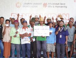 Cahaya Ummat Pamekasan Salurkan Zakat Mal kepada 2.000 Orang