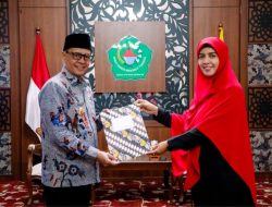 Pj Bupati Pamekasan Masrukin Serahkan 32 SK Kepala Sekolah