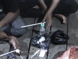Waduh, 4 Orang Ini Pesta Narkoba di Area Makam Raja Pamekasan
