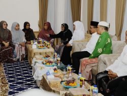 Bersama Bupati dan Wabup Pamekasan, Gubernur Jatim Takziah ke Rumah Duka Almarhum KH Taufiq