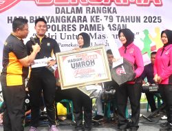 Kapolres Pamekasan AKBP Hendra Beri Hadiah Umroh, Spesial Sambut HUT Bhayangkara Ke-79