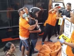 Tersangka Jalani Adegan Rekonstruksi Kasus Penganiayaan Kurir JNT di Pamekasan
