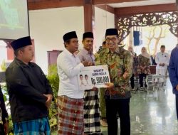 Bupati Pamekasan Serahkan Insentif kepada 3.000 Guru Ngaji, Komitmen Wujudkan Generasi Qur’ani