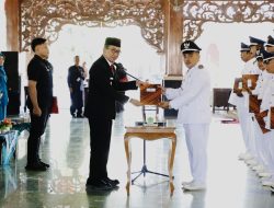 Bupati Pamekasan Lantik Syamsul Arifin Sebagai Kades Banyupelle untuk Periode 2025–2027