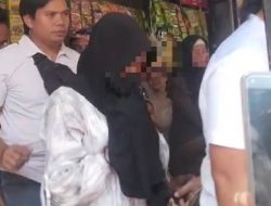 Gaduh, Emak-emak Tertangkap Basah Curi Uang di Pasar 17 Agustus Pamekasan