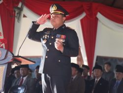 AKBP Hendra Pimpin Upacara Penurunan Bendera HUT ke-80 RI di Kabupaten Pamekasan