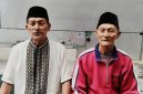 Utoyo Rahmad (kiri) salah satu ahli waris bersama Saudaranya Hasan saat memberikan klarifikasi.