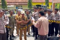 Forkot Pamekasan saat aksi di DPRKP.