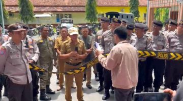 Forkot Pamekasan saat aksi di DPRKP.