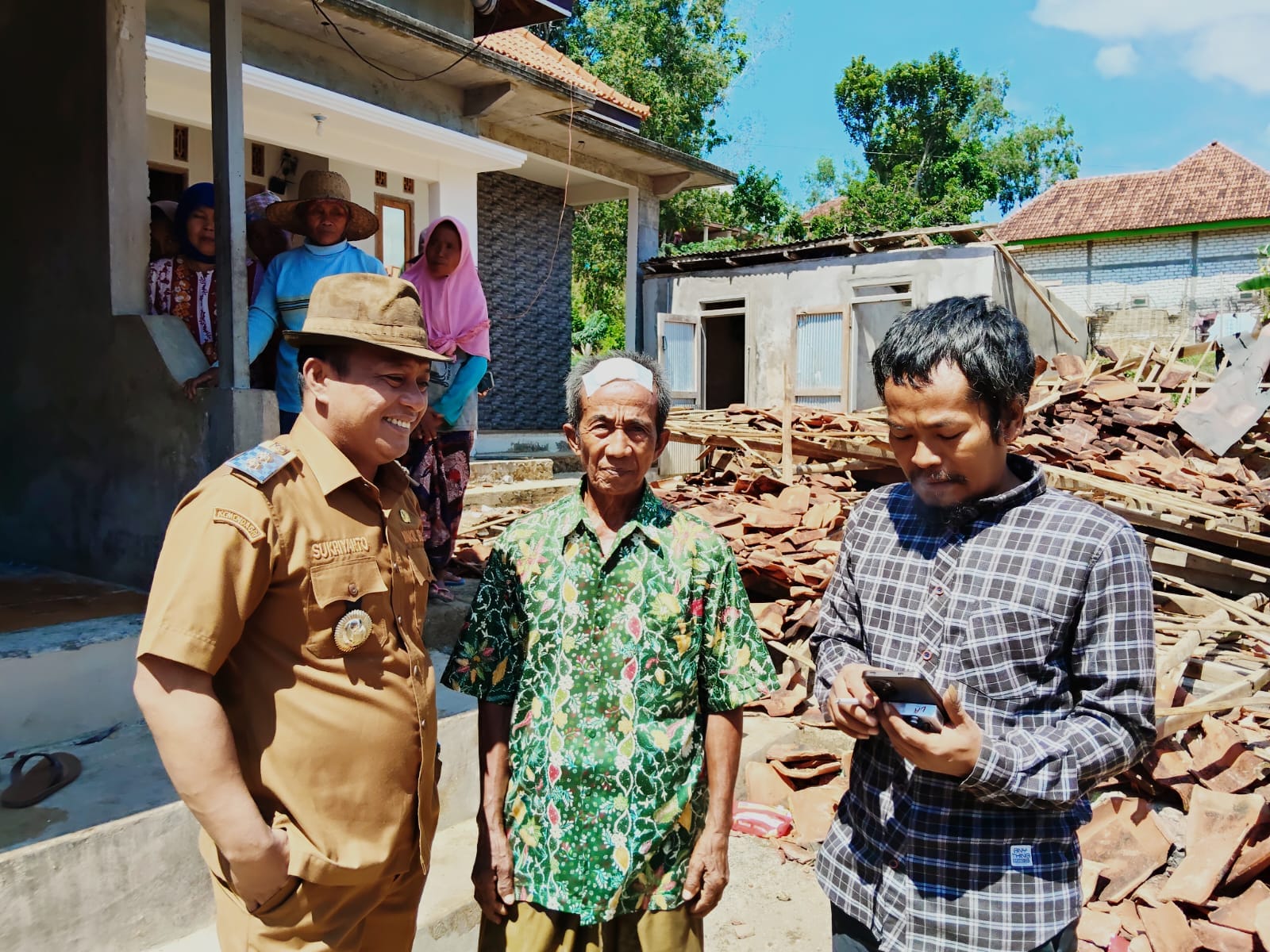 Wabup Sukriyanto Tunjukkan Kepedulian Sosial, Kunjungi Korban Puting Beliung di Palengaan Laok