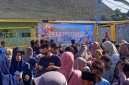 Suasana di lokasi Pamekasan saat anak yatim difasilitasi wahana permainan gratis.