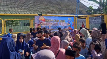 Suasana di lokasi Pamekasan saat anak yatim difasilitasi wahana permainan gratis.