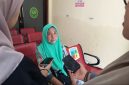 Ibu korban Bullying SMPN 2 Pademawu Pamekasan Linda saat diwawancarai awak media.