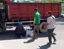 Kecelakaan di Jantung Kota Pamekasan, Penumpang Motor Tewas Diserempet Dump Truck