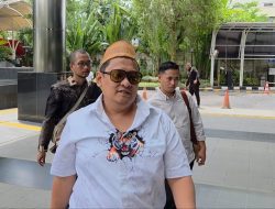 Pakai Baju Bergambar Macan, H Her Penuhi Panggilan KPK