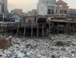 Miris, Anak-anak Bermain di Tumpukan Sampah Branta Pesisir Pamekasan, Orang Tua Khawatir