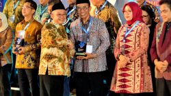 Bupati Pamekasan Terima Penghargaan dari Mendikdasmen RI