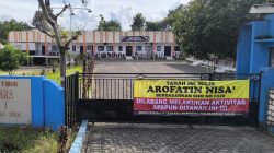 Arofatin Nisa’ Segel SMK Kesehatan Nusantara Pamekasan, Tanah Disebut Sudah Terjual
